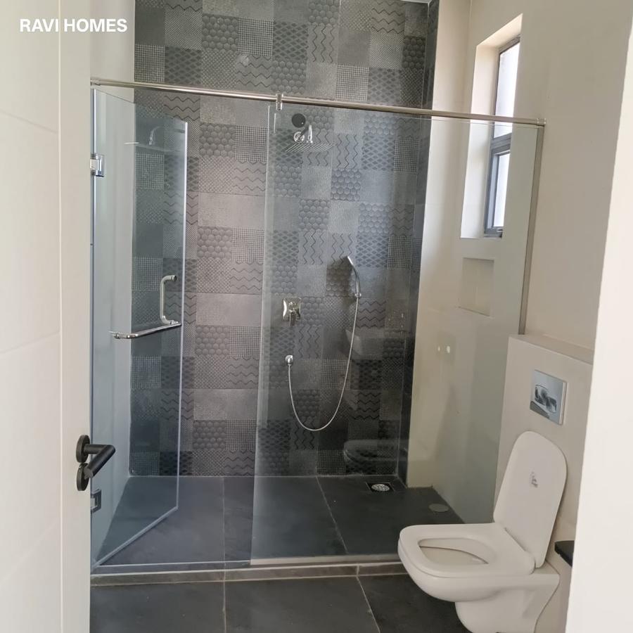 4 Bed Villa with En Suite in Lavington - 11