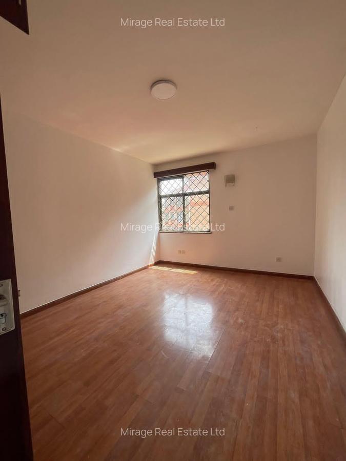 4 Bed Apartment with Swimming Pool in Riverside - 15