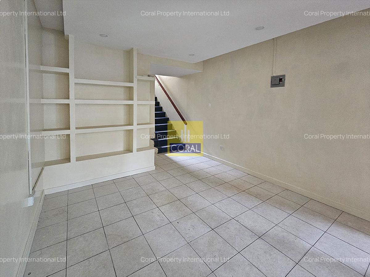 500 ft² Office in Parklands - 1