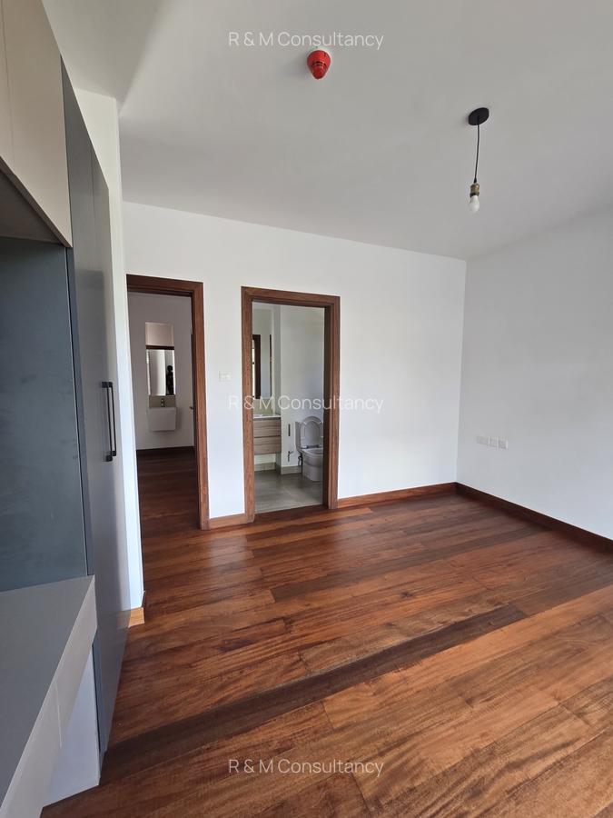 4 Bed House with En Suite at Two Rivers Mall - 4