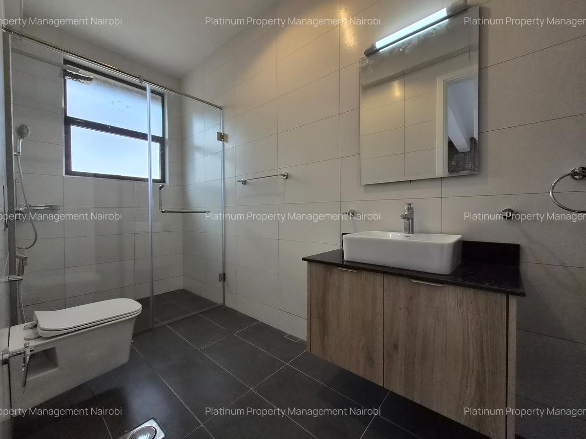 3 Bed Apartment with En Suite at Second Parklands - 17