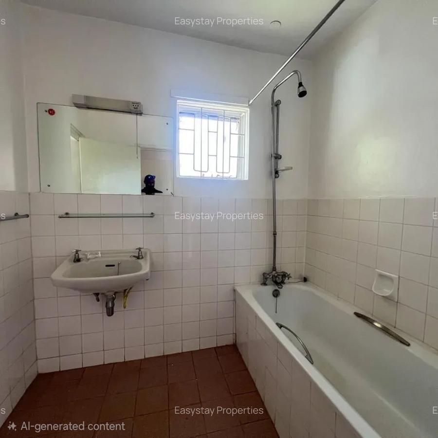 4 Bed Townhouse with En Suite in Riverside - 11