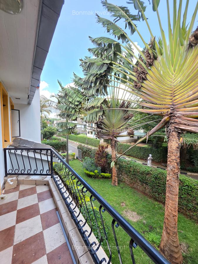 4 Bed Townhouse with En Suite at Lavington Green. - 11
