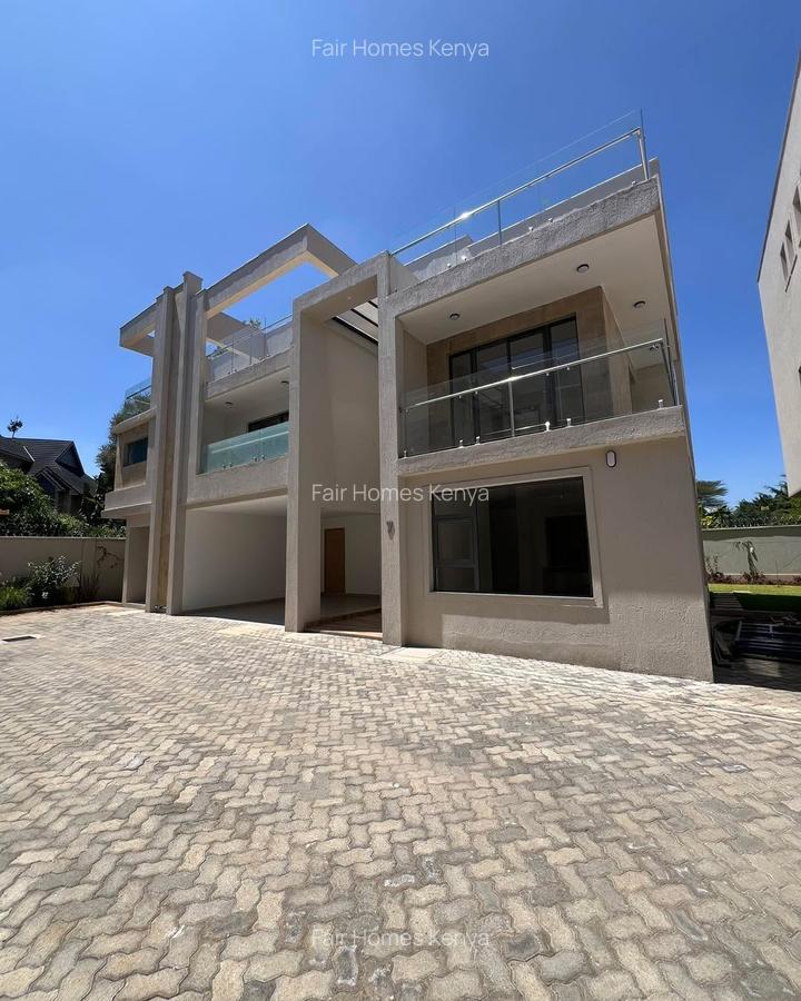 6 Bed Townhouse with En Suite at Lavington Green - 3