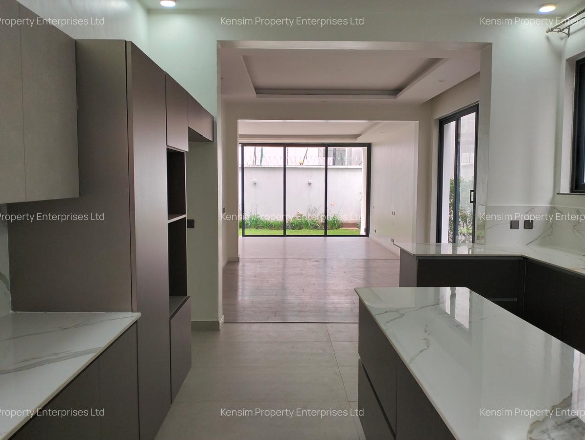 5 Bed Townhouse with En Suite in Lavington - 4