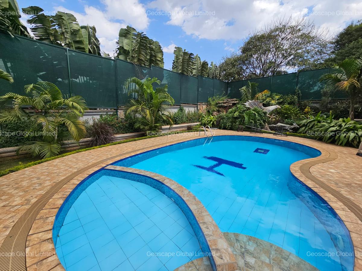 5 Bed House with En Suite in Runda - 1