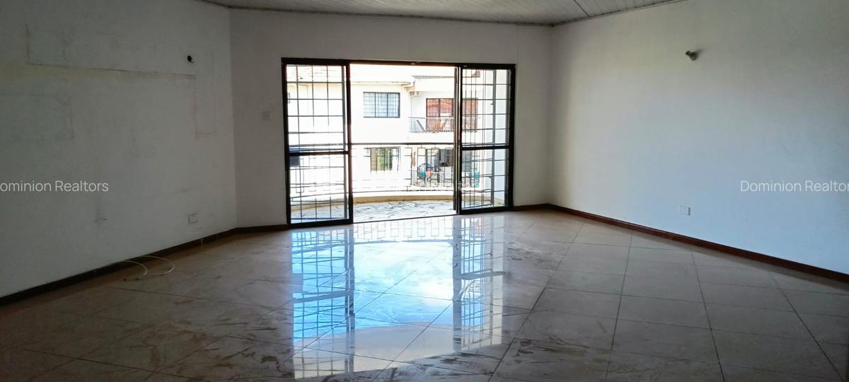 3 Bed Apartment with En Suite in Riverside - 4