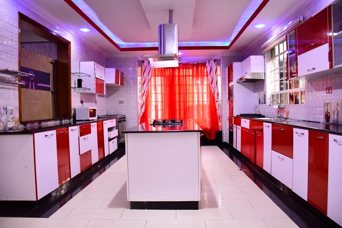 6 Bed House with En Suite in Garden Estate - 7