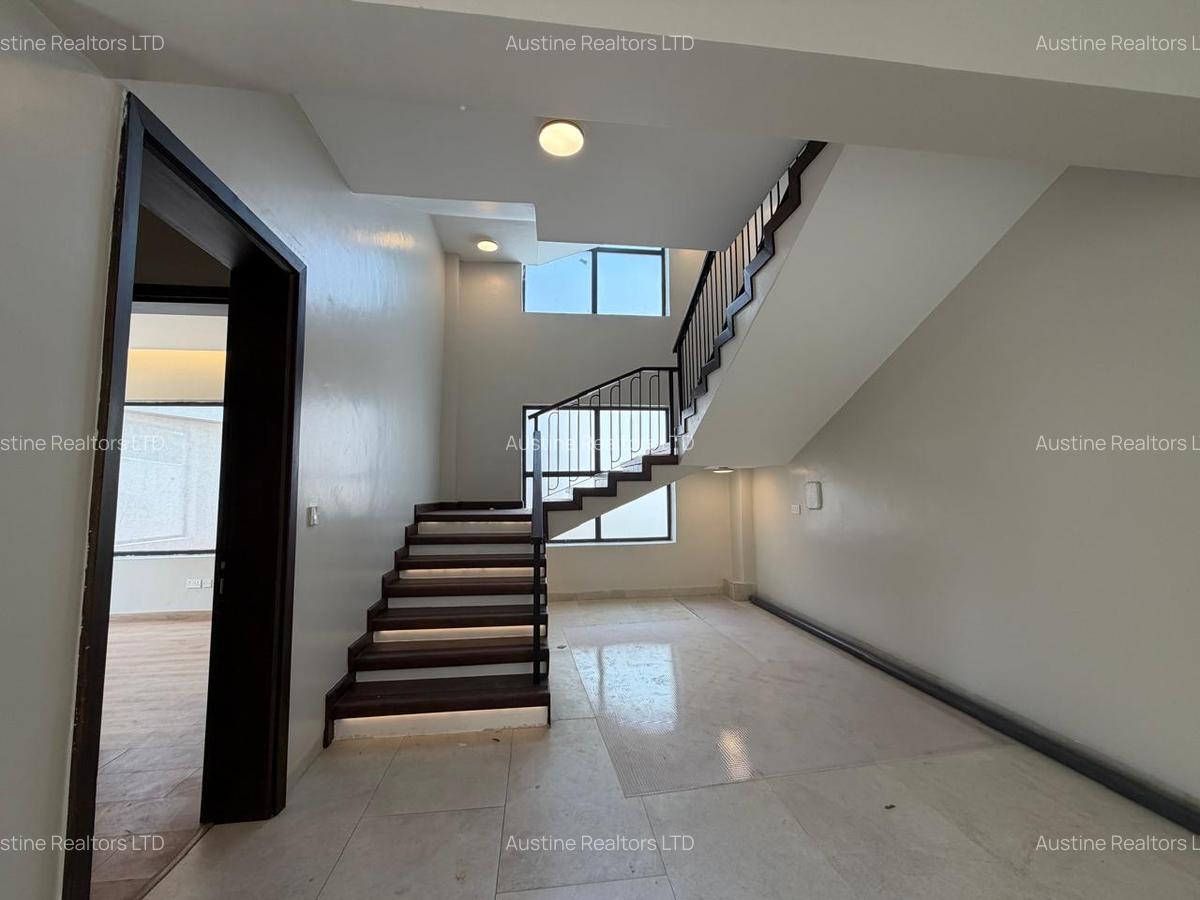 5 Bed Townhouse with En Suite in Lavington - 15