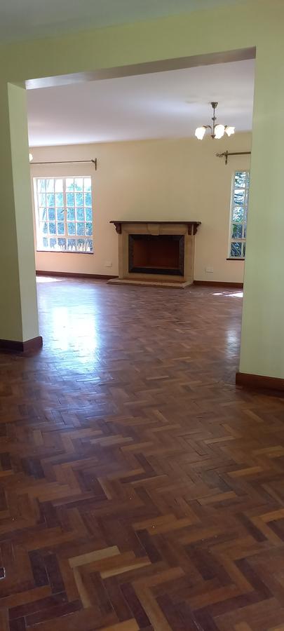 5 Bed Townhouse with En Suite in Lavington - 3