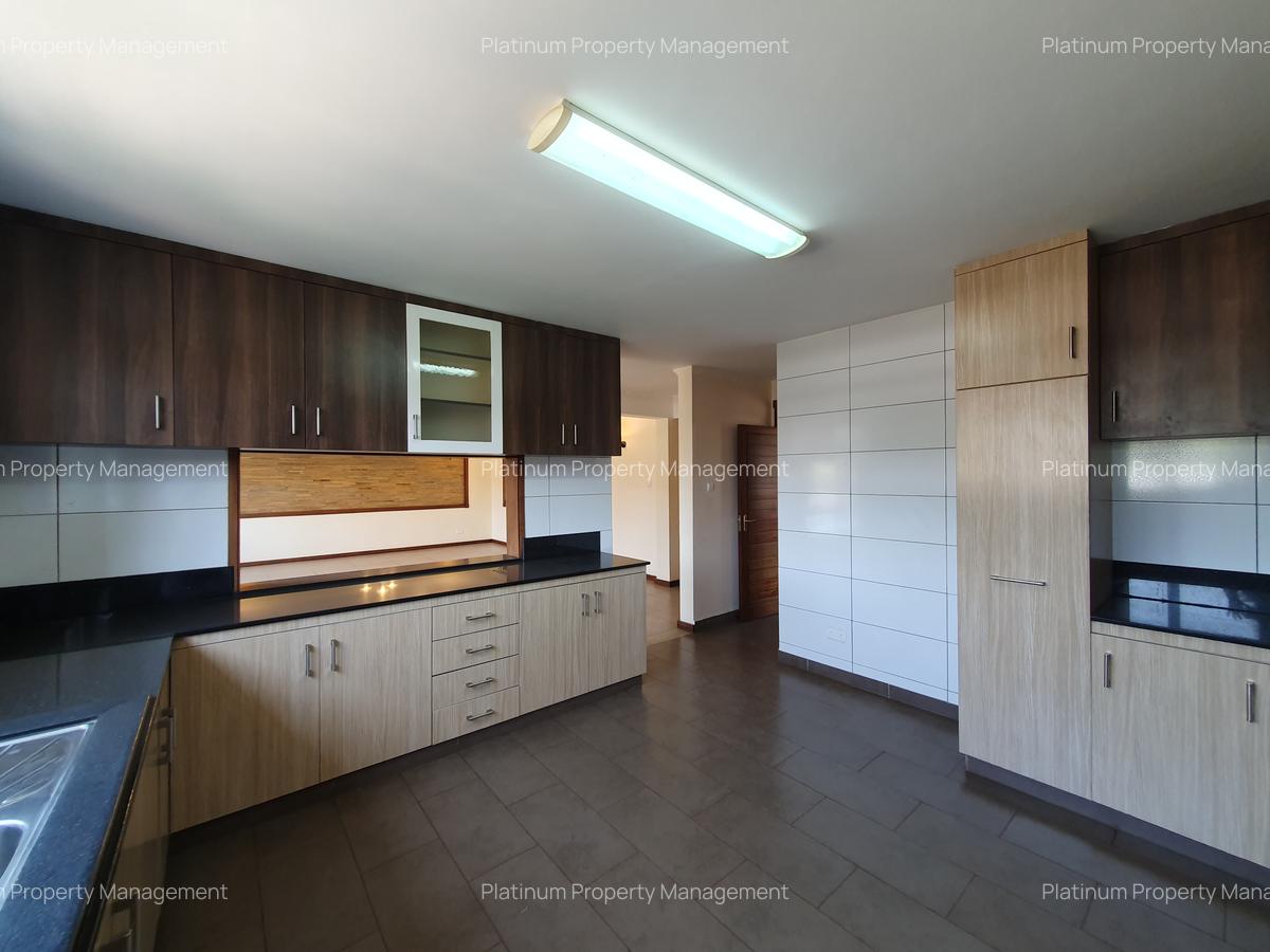 4 Bed Apartment with En Suite in Parklands - 3