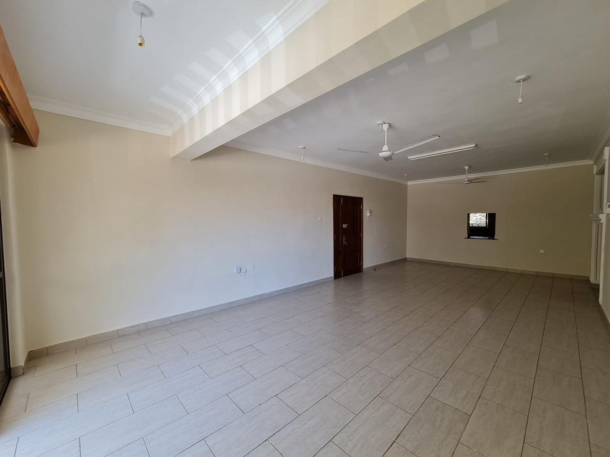 3 Bed Apartment with En Suite in Nyali Area - 13