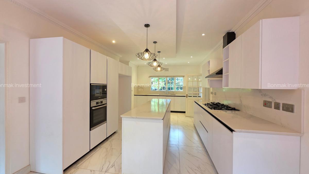 4 Bed House with En Suite at Lavington Green - 7