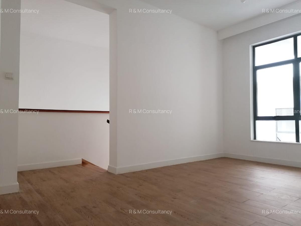 4 Bed Villa with En Suite at Two Rivers Mall - 8