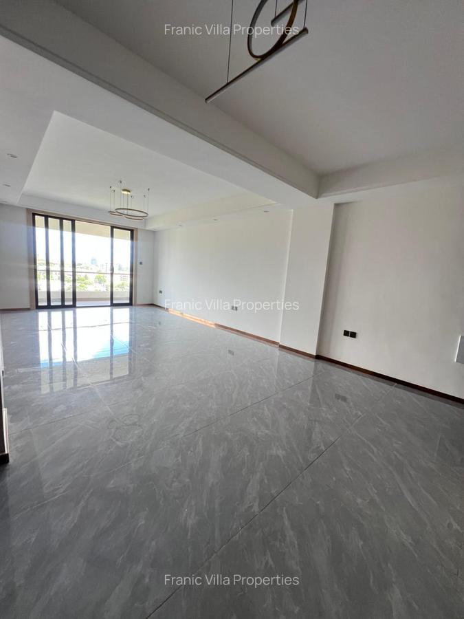 3 Bed Apartment with En Suite in Riverside - 11