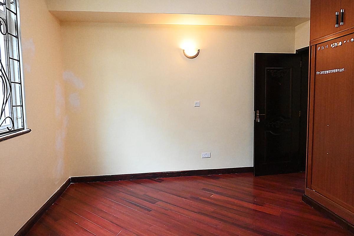 5 Bed Townhouse with En Suite in Lavington - 11