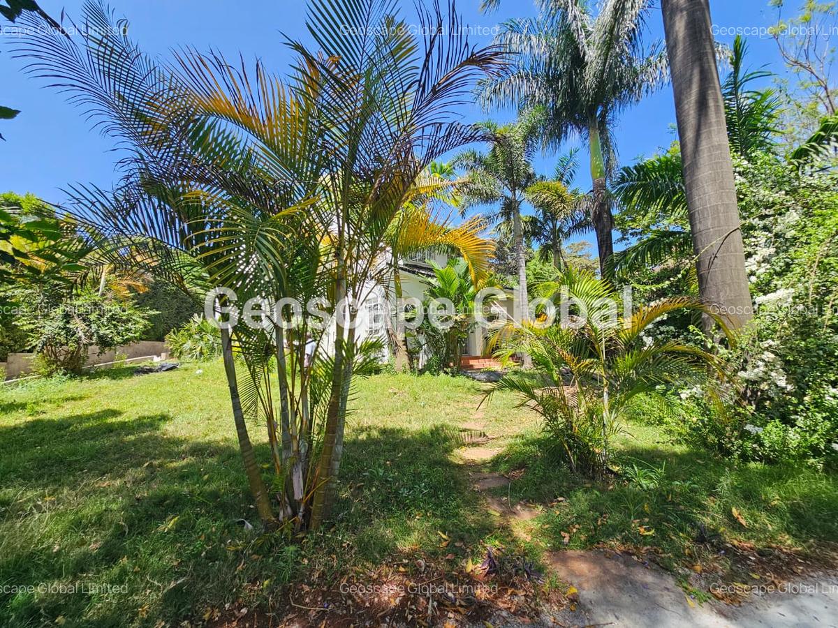 5 Bed House with En Suite in Runda - 1