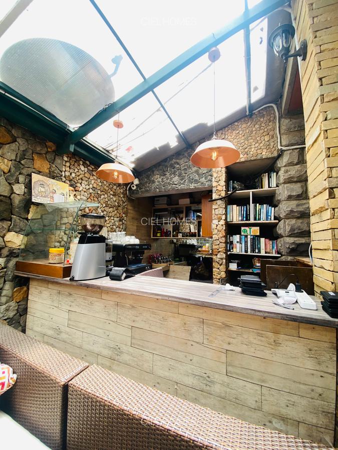 1 Bed Apartment with Swimming Pool at Wood Avenue - 17