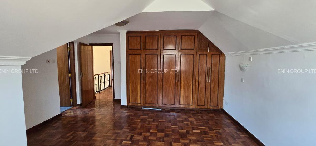 5 Bed Townhouse with En Suite in Lavington - 9