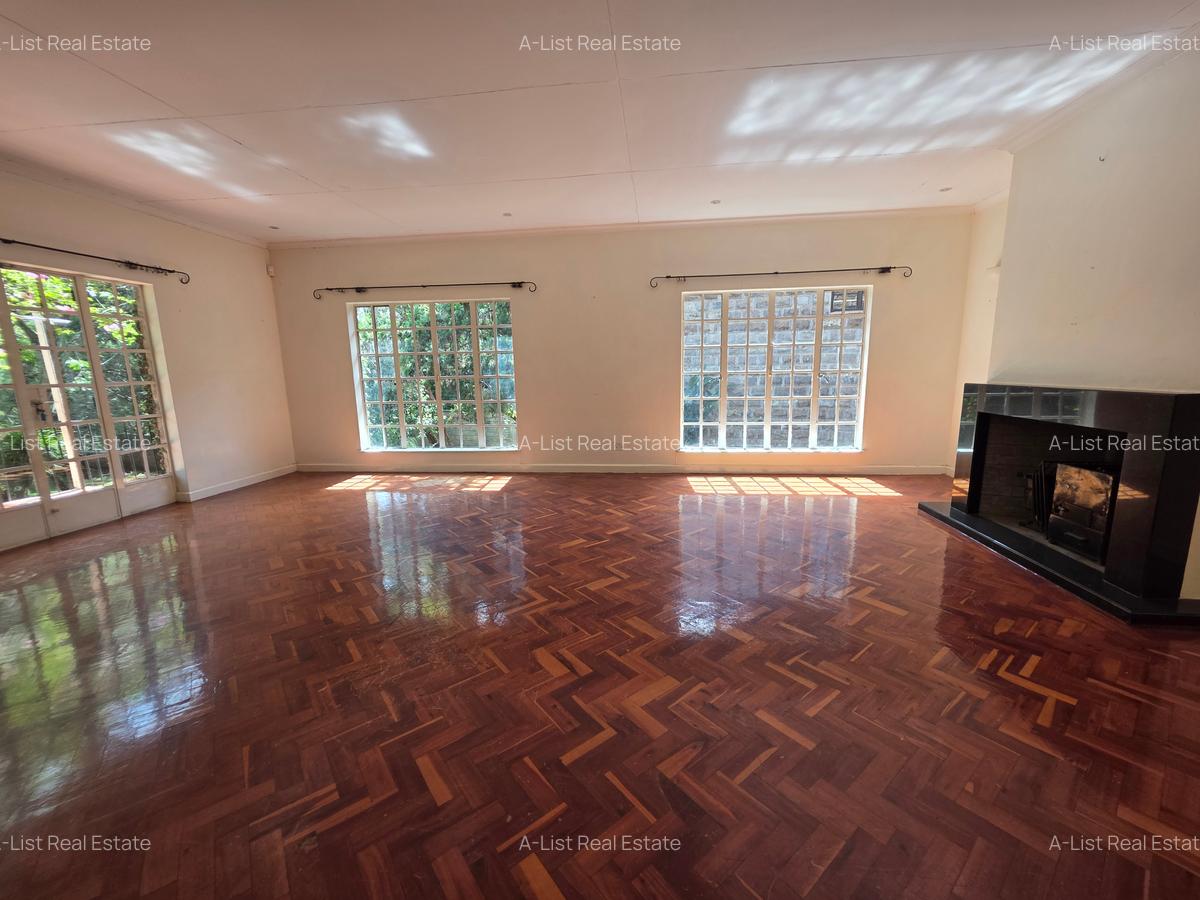 4 Bed House with En Suite at Lavington - 12