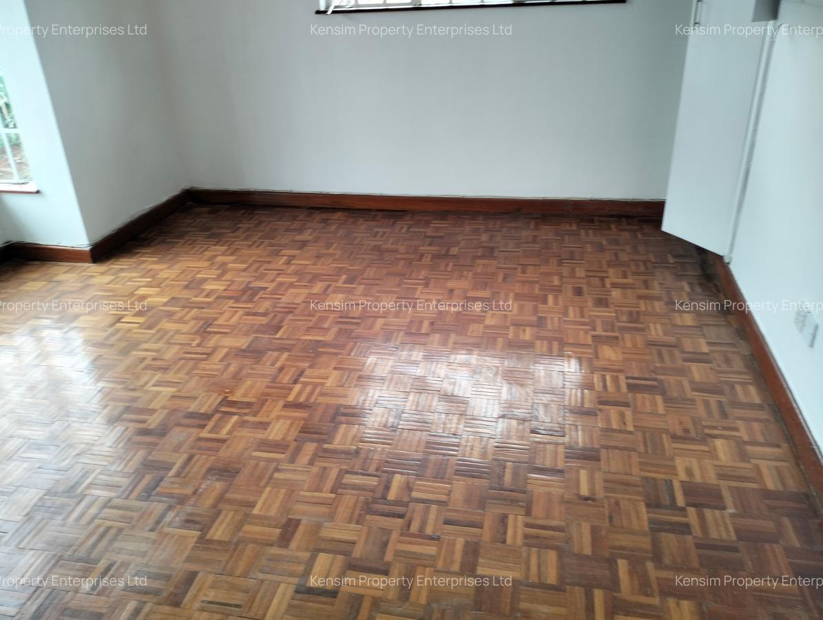 4 Bed Townhouse with En Suite in Nyari - 12