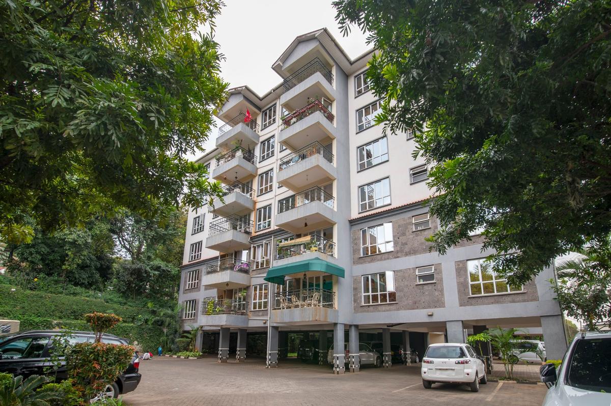 3 Bed Apartment with En Suite in Lavington - 1