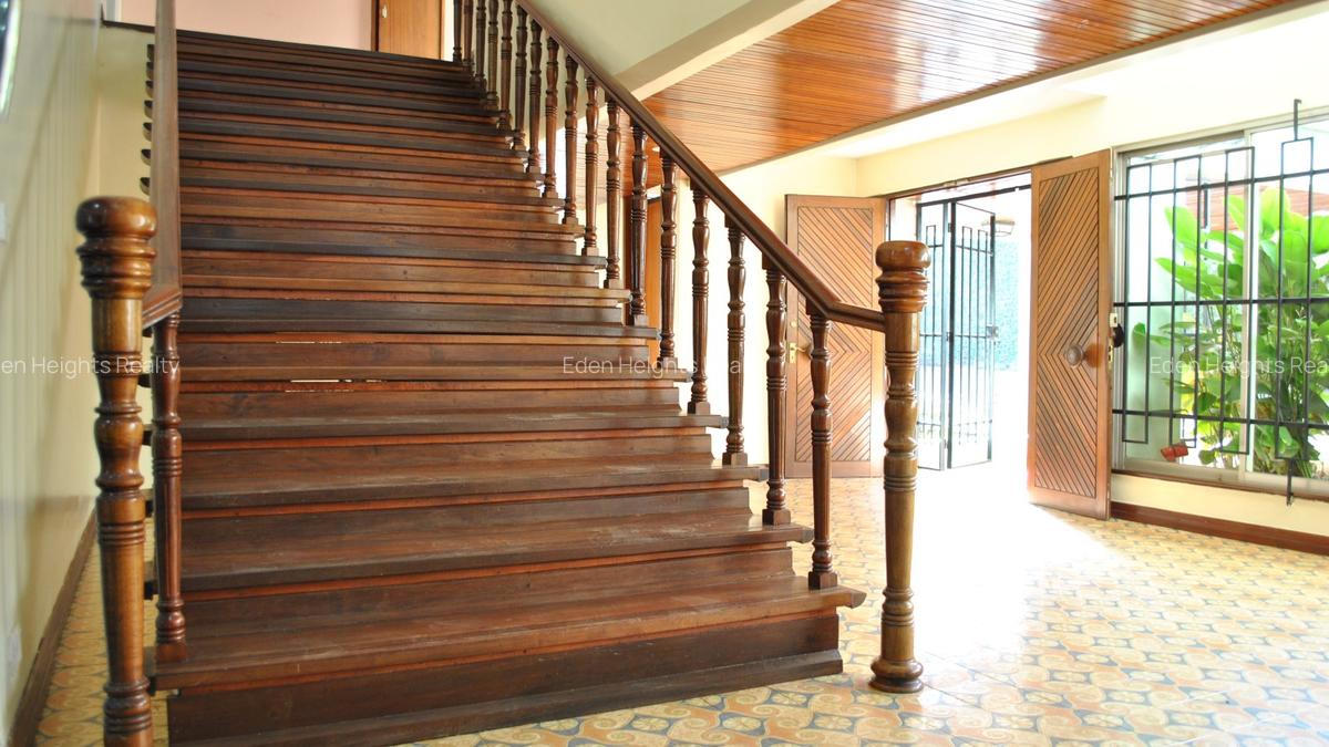 2,000 ft² Commercial Property with Parking in Lavington - 2