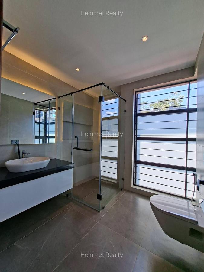 4 Bed Apartment with En Suite in Loresho - 10