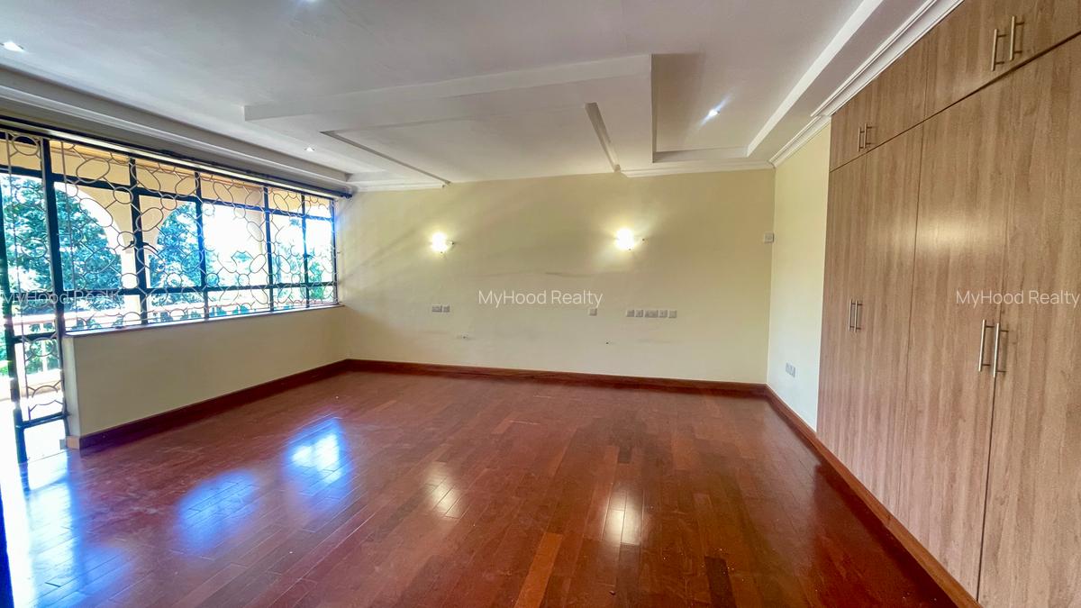 6 Bed House with En Suite in Runda - 12