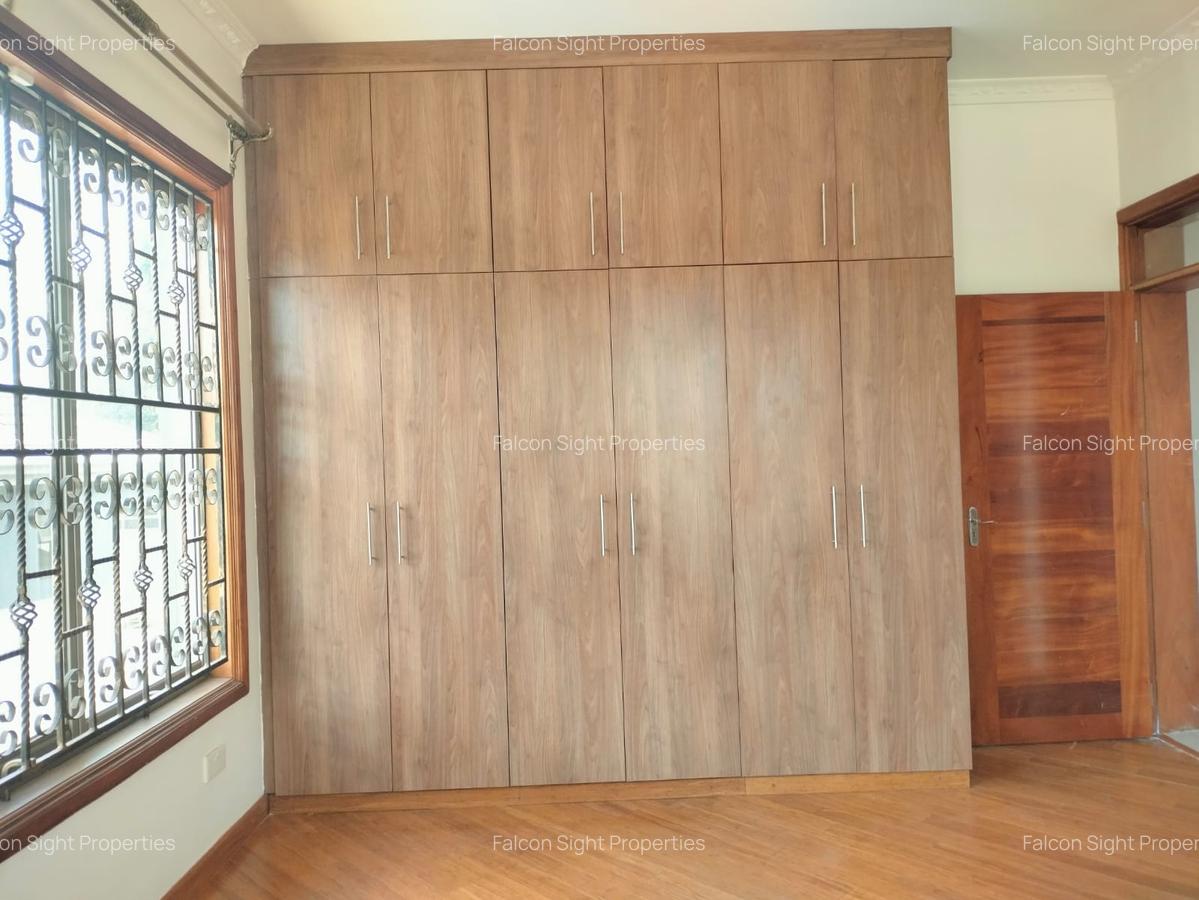 5 Bed Townhouse with Garden at Easy Access To Peponi Road - 8