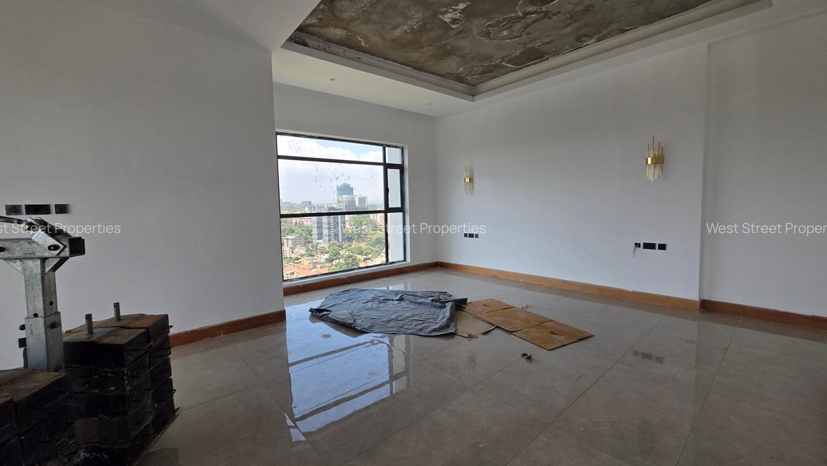 4 Bed Apartment with En Suite at Riverside Drive - 13