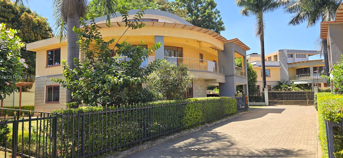 5 Bed Townhouse with En Suite at Lavington Green - 5