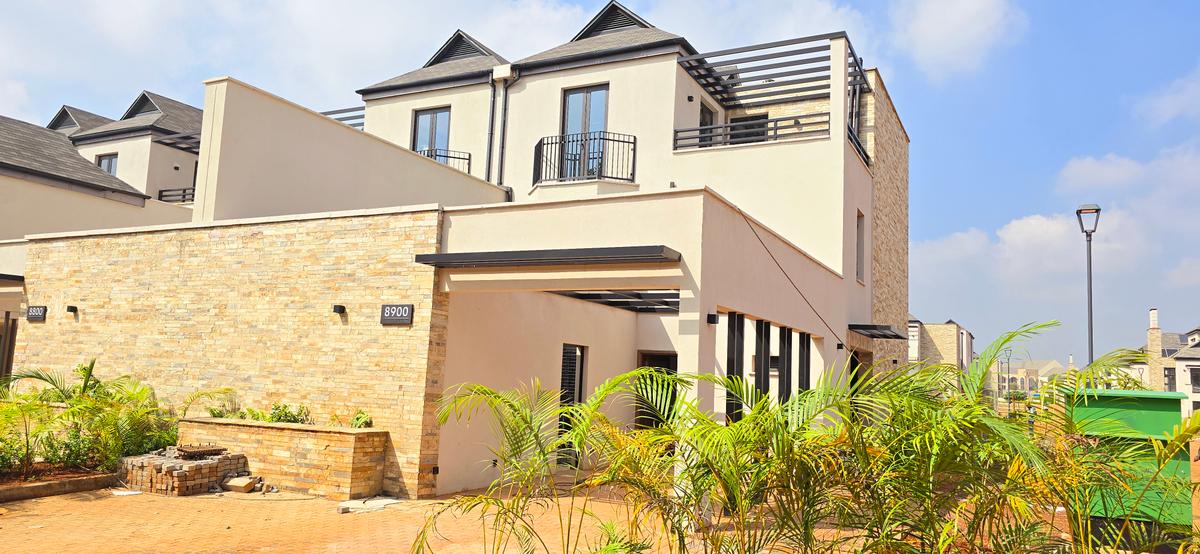 4 Bed House with En Suite at Palm Valley - 4