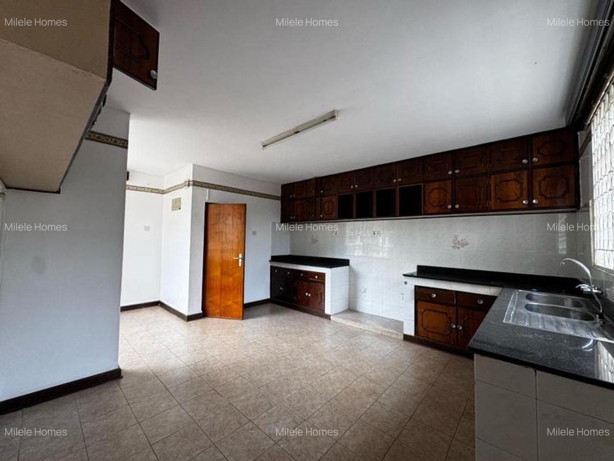 4 Bed Villa with En Suite at Mimosa Drive - 5