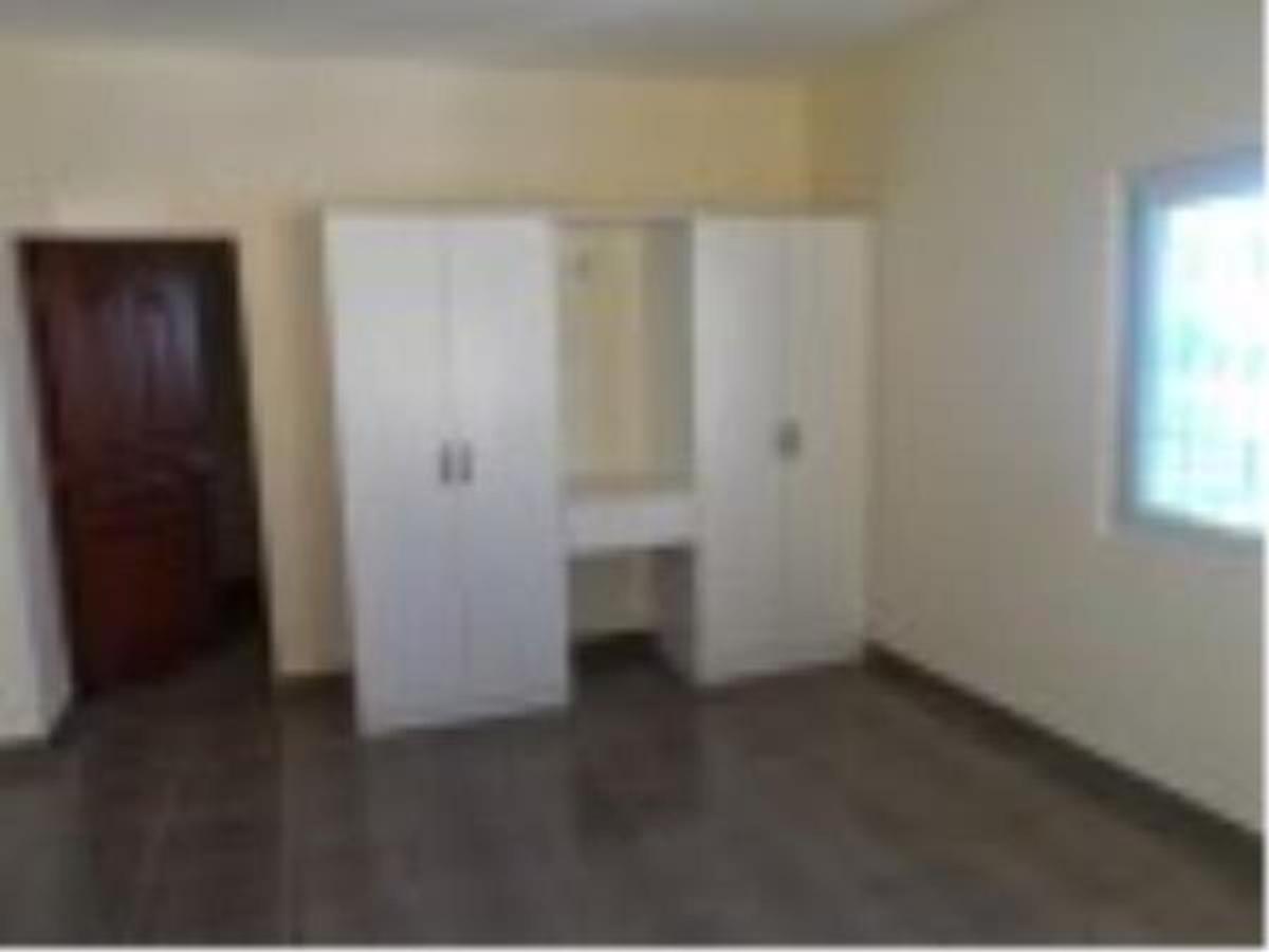 3 Bed Apartment with En Suite at Area - 7