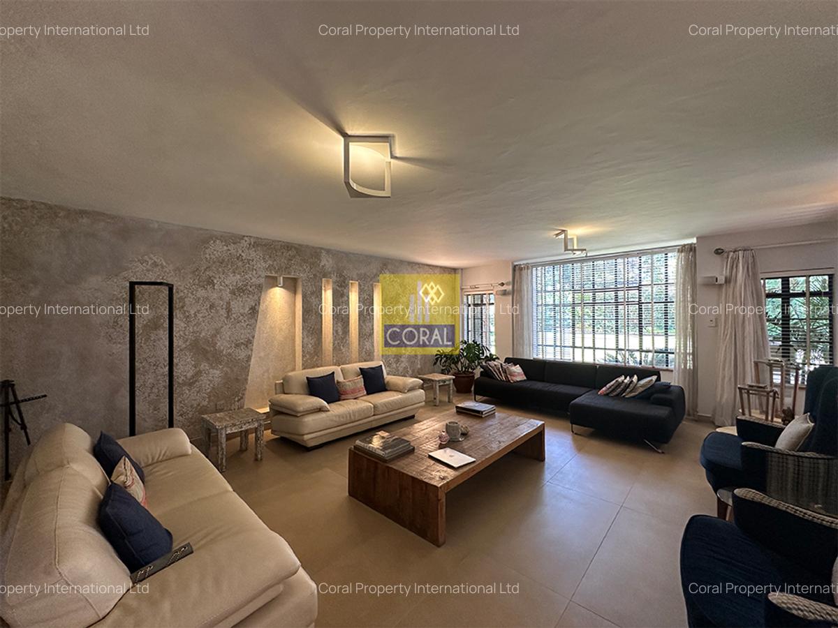 6 Bed Townhouse in Spring Valley - 1