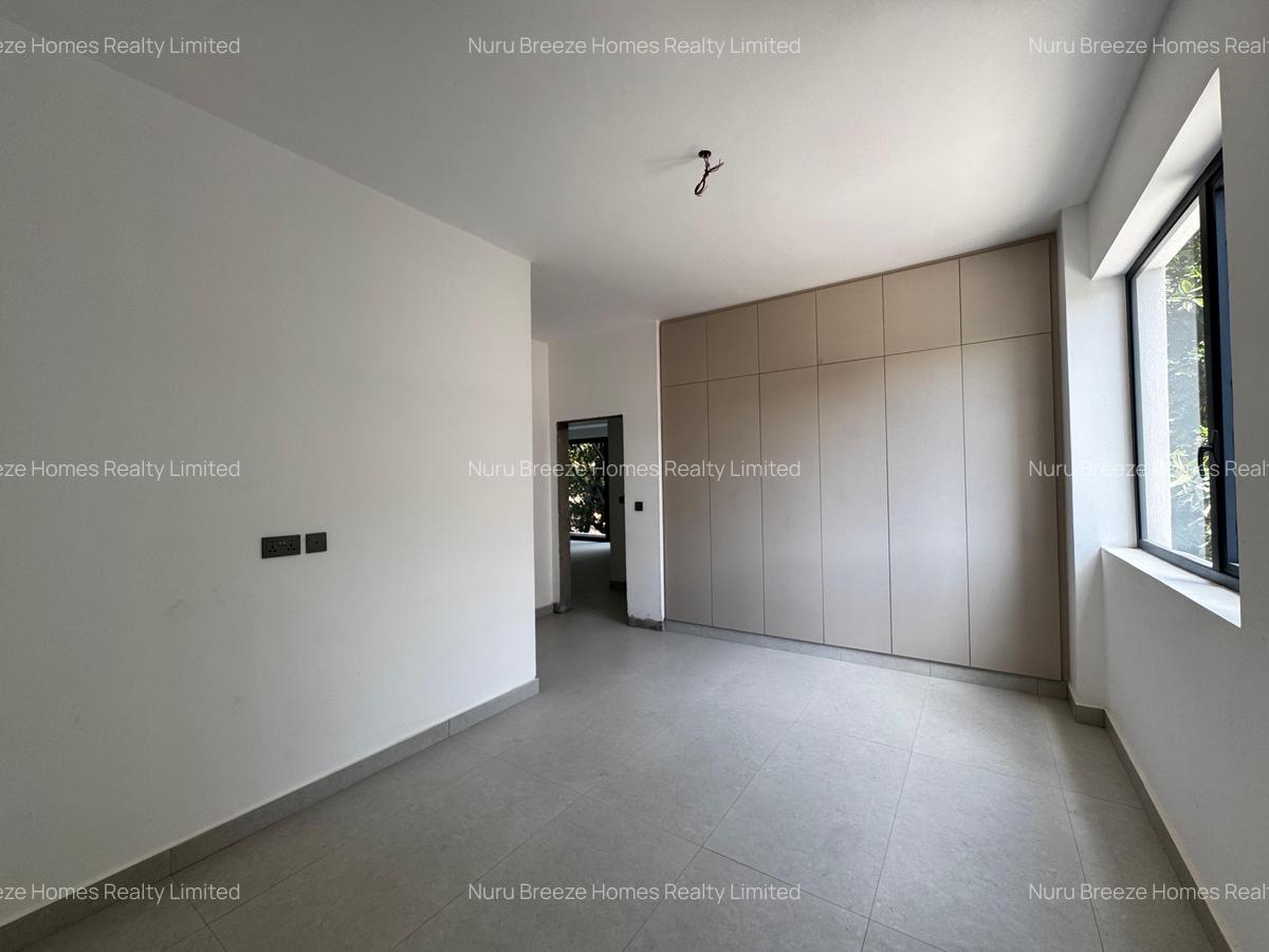 3 Bed Apartment with En Suite in Brookside - 14