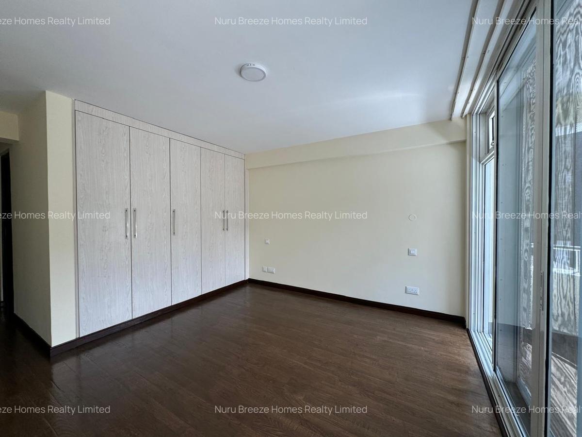 3 Bed Apartment with En Suite in Riverside - 10