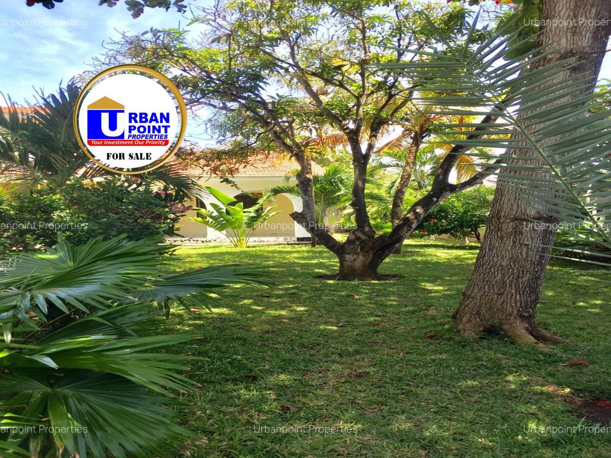 4 Bed House with Staff Quarters in Nyali Area - 6