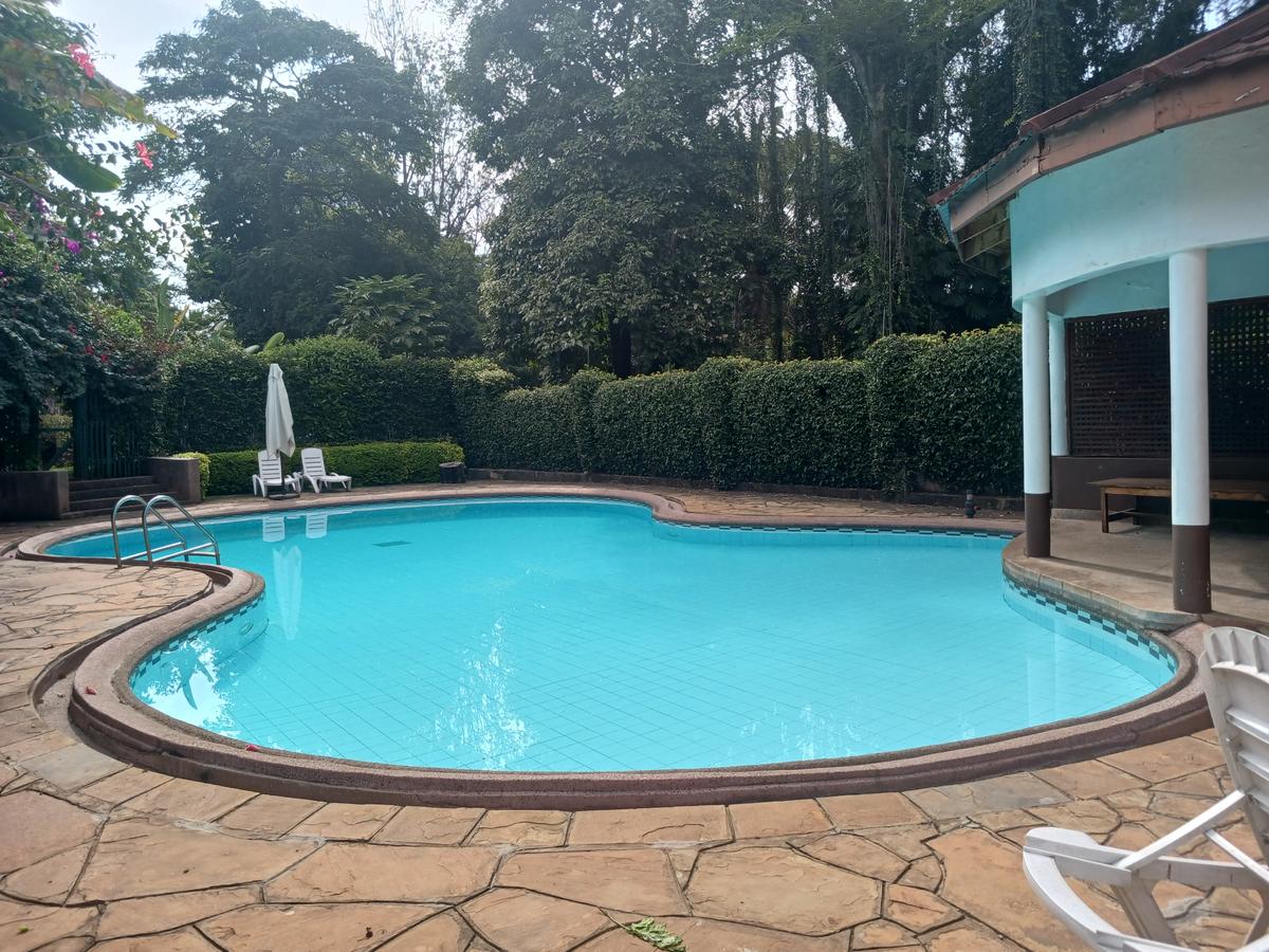 4 Bed House with En Suite at Lavington - 3