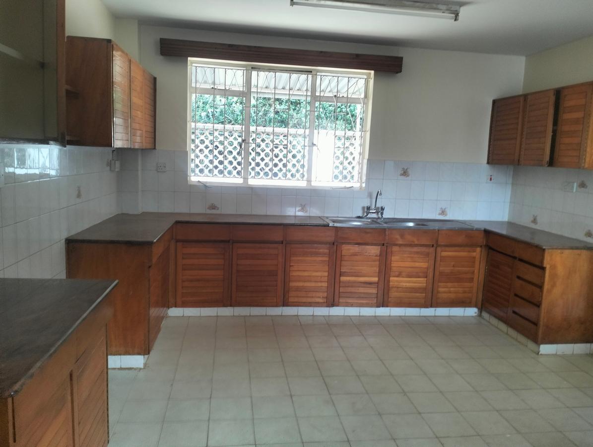 5 Bed Townhouse with En Suite in Kyuna - 5