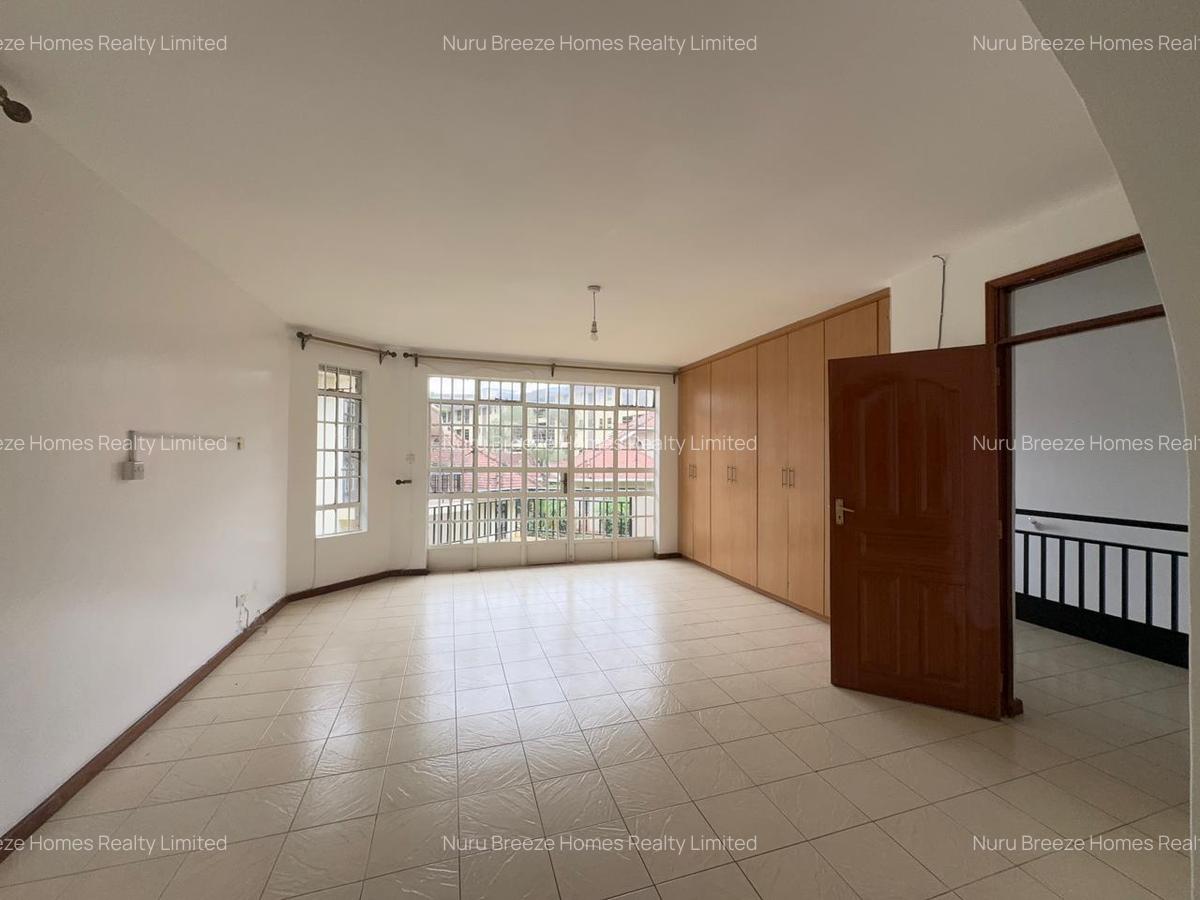 4 Bed Townhouse with En Suite in Spring Valley - 13