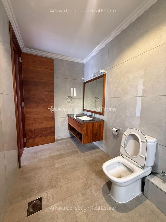 5 Bed Townhouse with En Suite in Lavington - 12