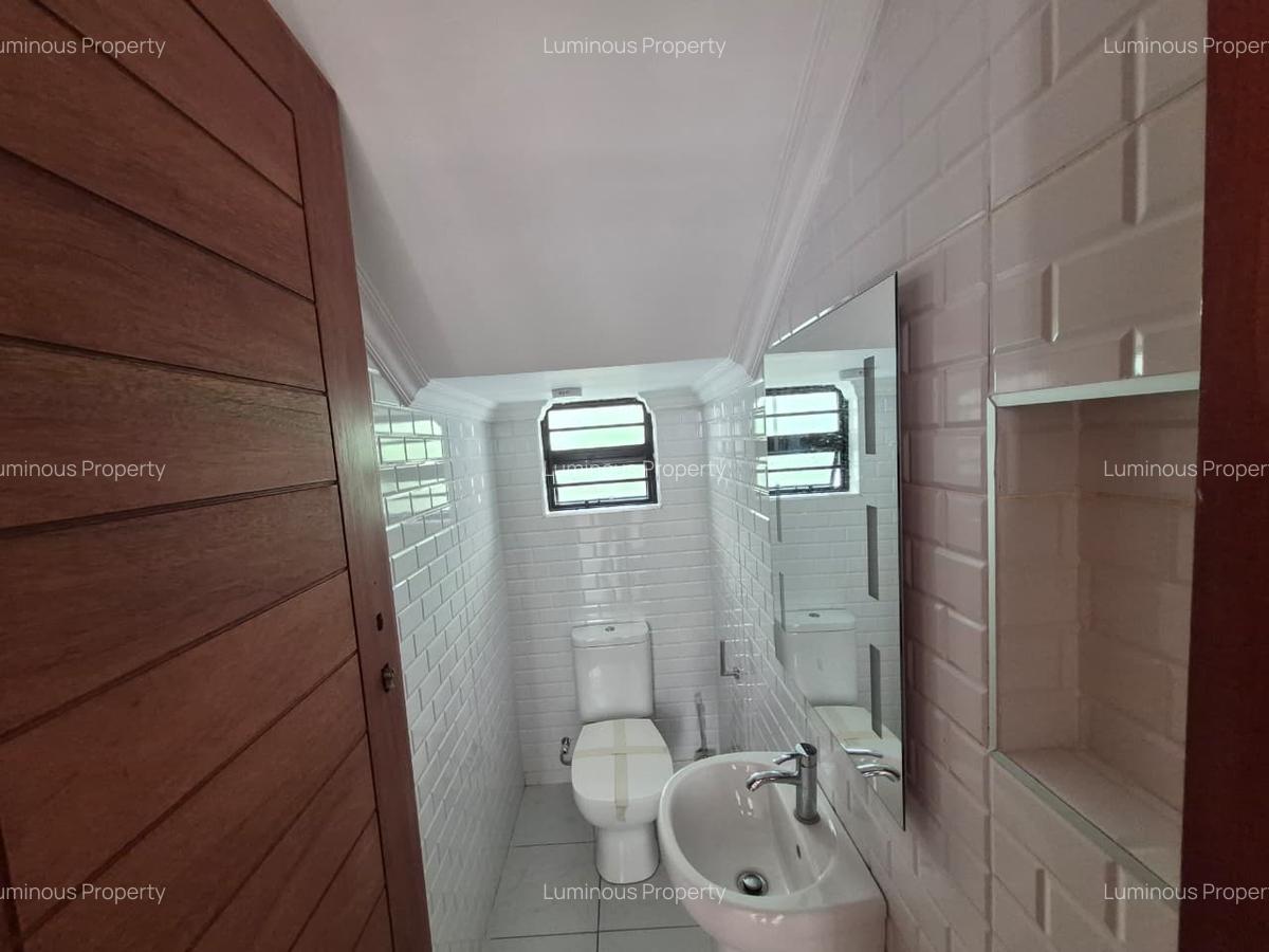 4 Bed House with En Suite at Membley - 2