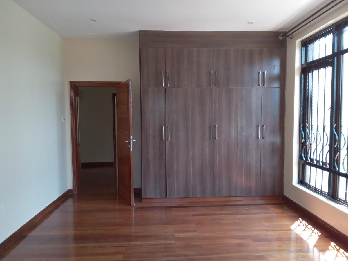 5 Bed House with En Suite at Runda Area - 11