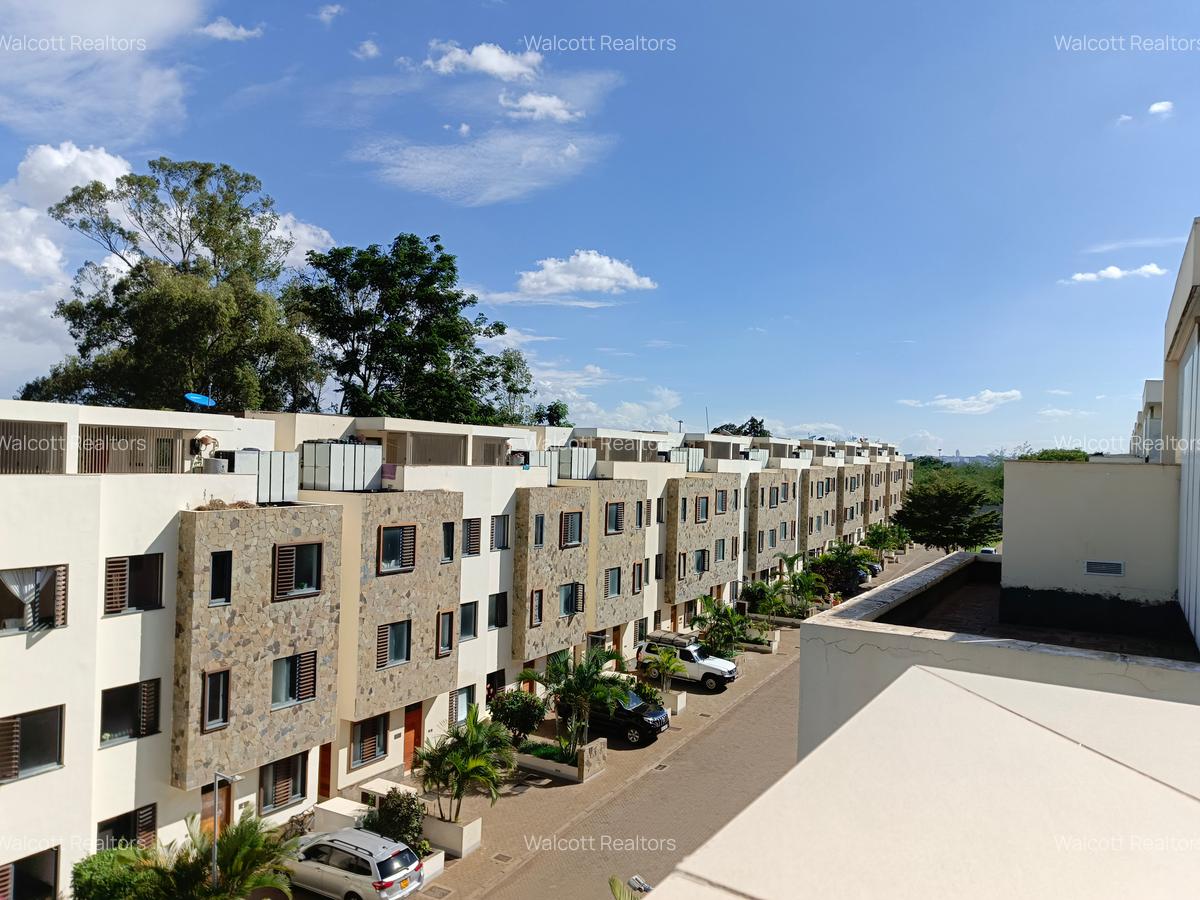 4 Bed Villa with En Suite at Garden City - 4