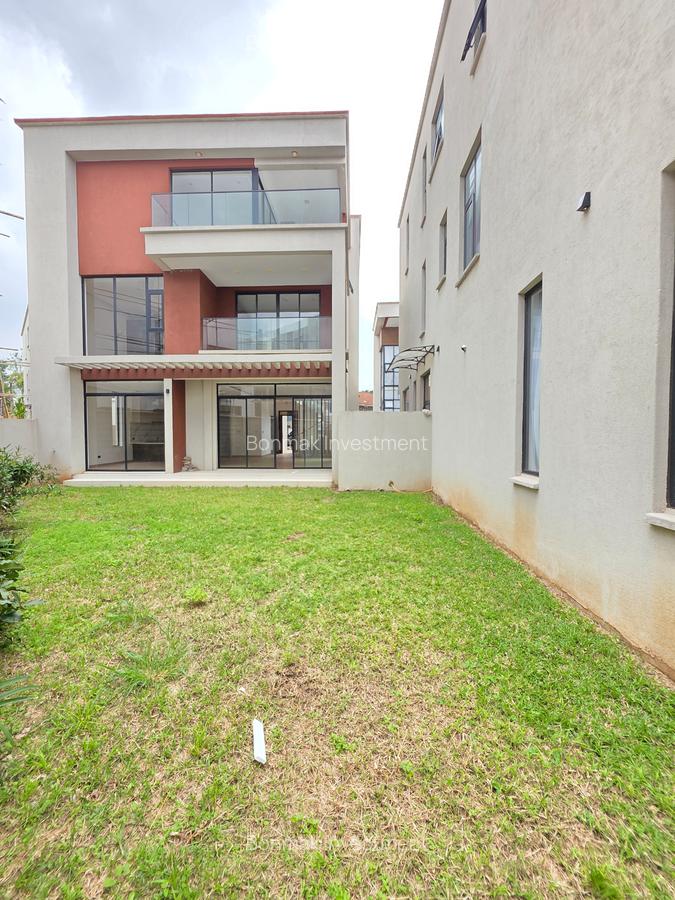 5 Bed Townhouse with En Suite at Lavington Green - 2