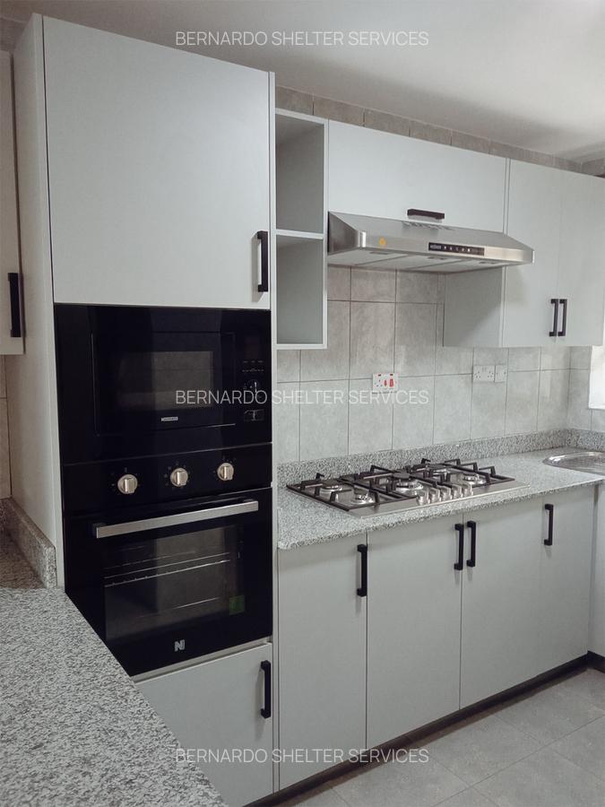 4 Bed House with En Suite at Five Star Road - 4