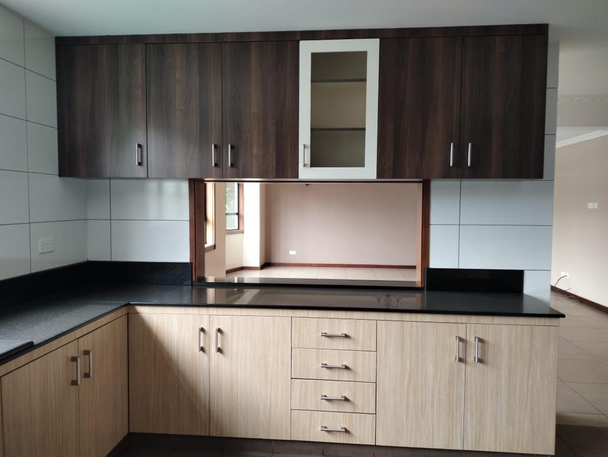 3 Bed Apartment with En Suite in Parklands - 10