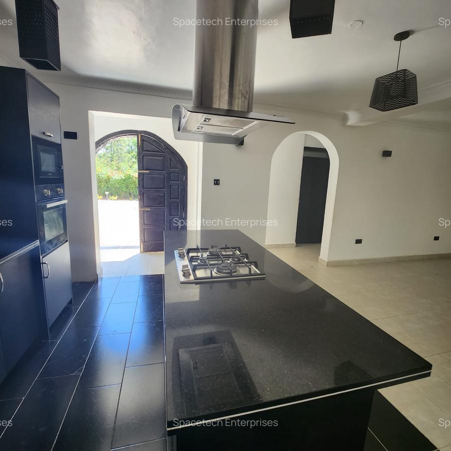 3 Bed House with En Suite in Runda - 2